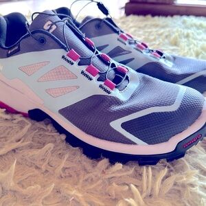 Salomon Gore-Tex Ortholite Trail Shoe women size 7 like new